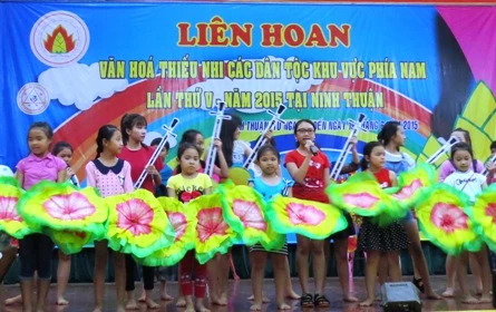 Children rehearsed for a performance at the festival. (Photo: doanthanhnien.vn)